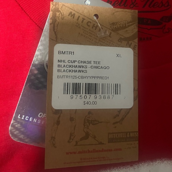 NHL Chicago Blackhawks Cup Chase Tee - Picture 4 of 4